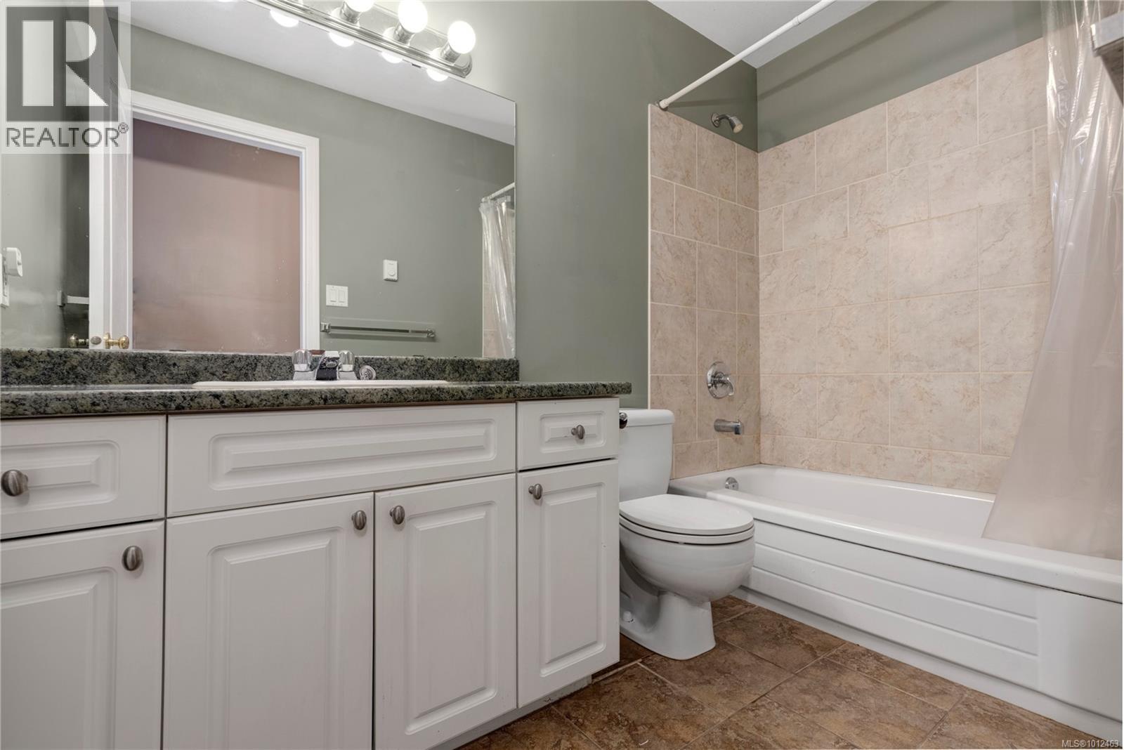 B 250 Centennial Dr, Courtenay