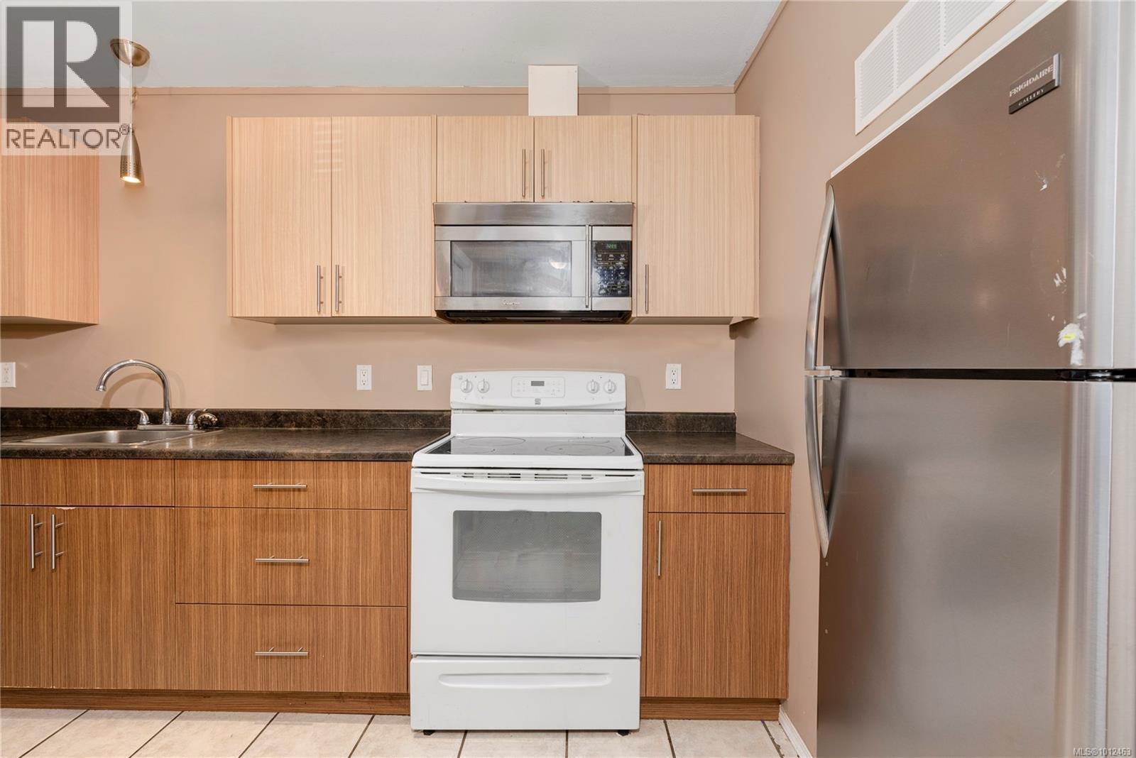 B 250 Centennial Dr, Courtenay