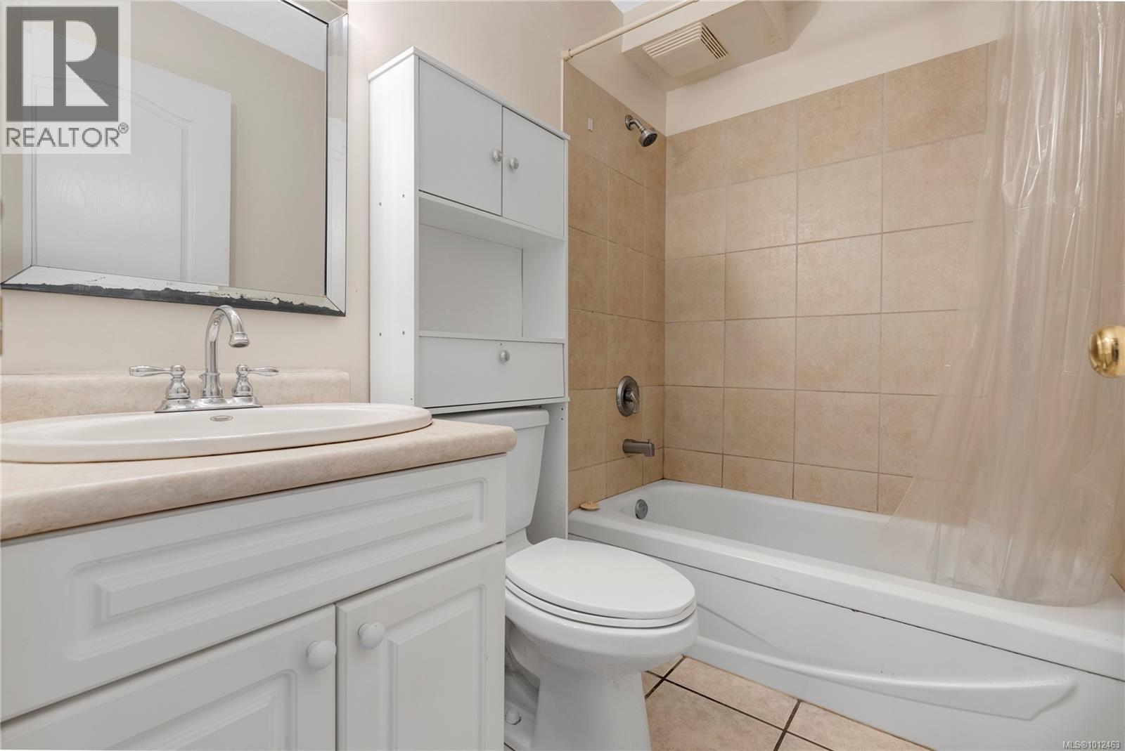 B 250 Centennial Dr, Courtenay