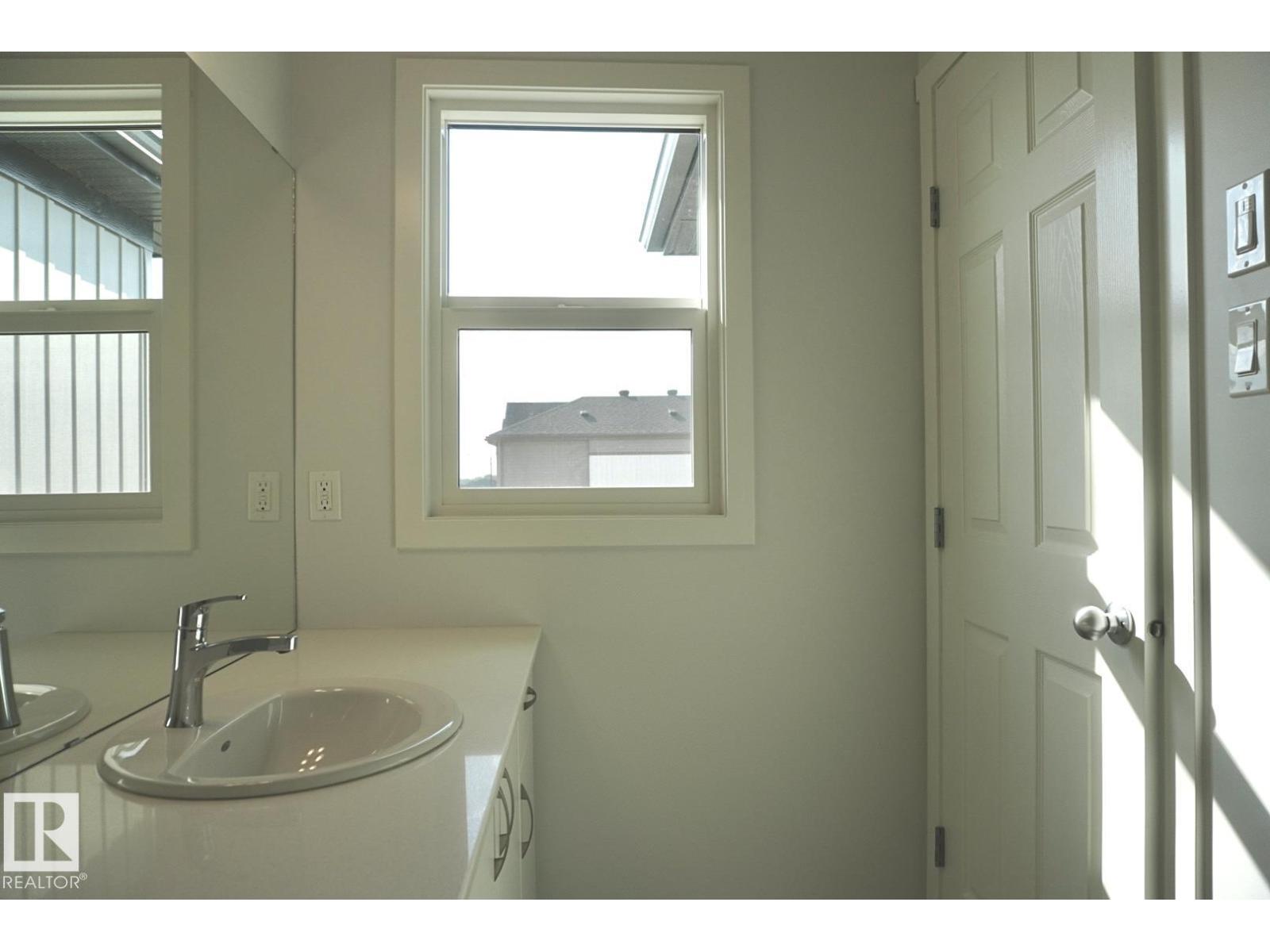 Photo 39 of 2013 209 A St Nw, Edmonton AB