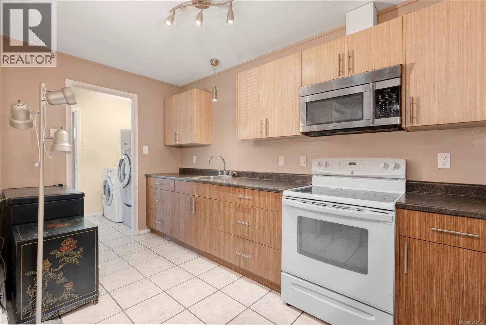 B 250 Centennial Dr, Courtenay