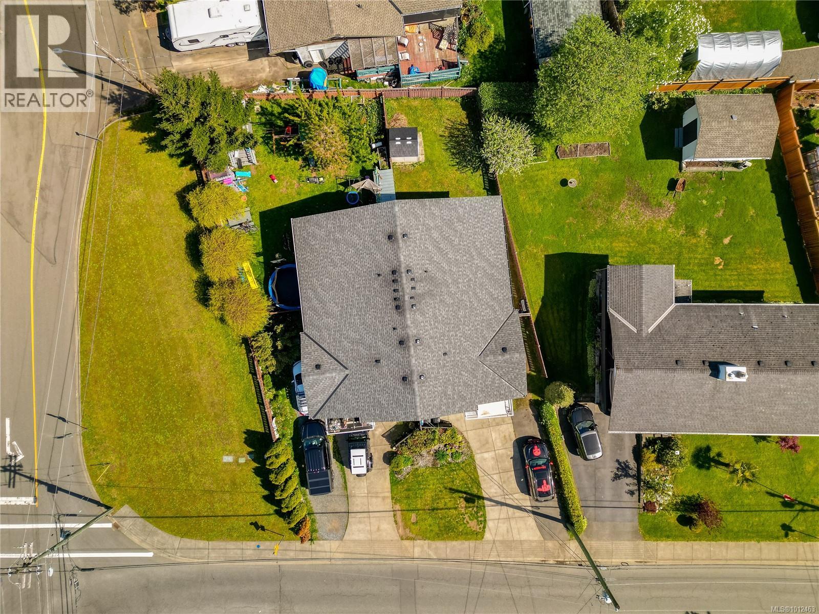 B 250 Centennial Dr, Courtenay