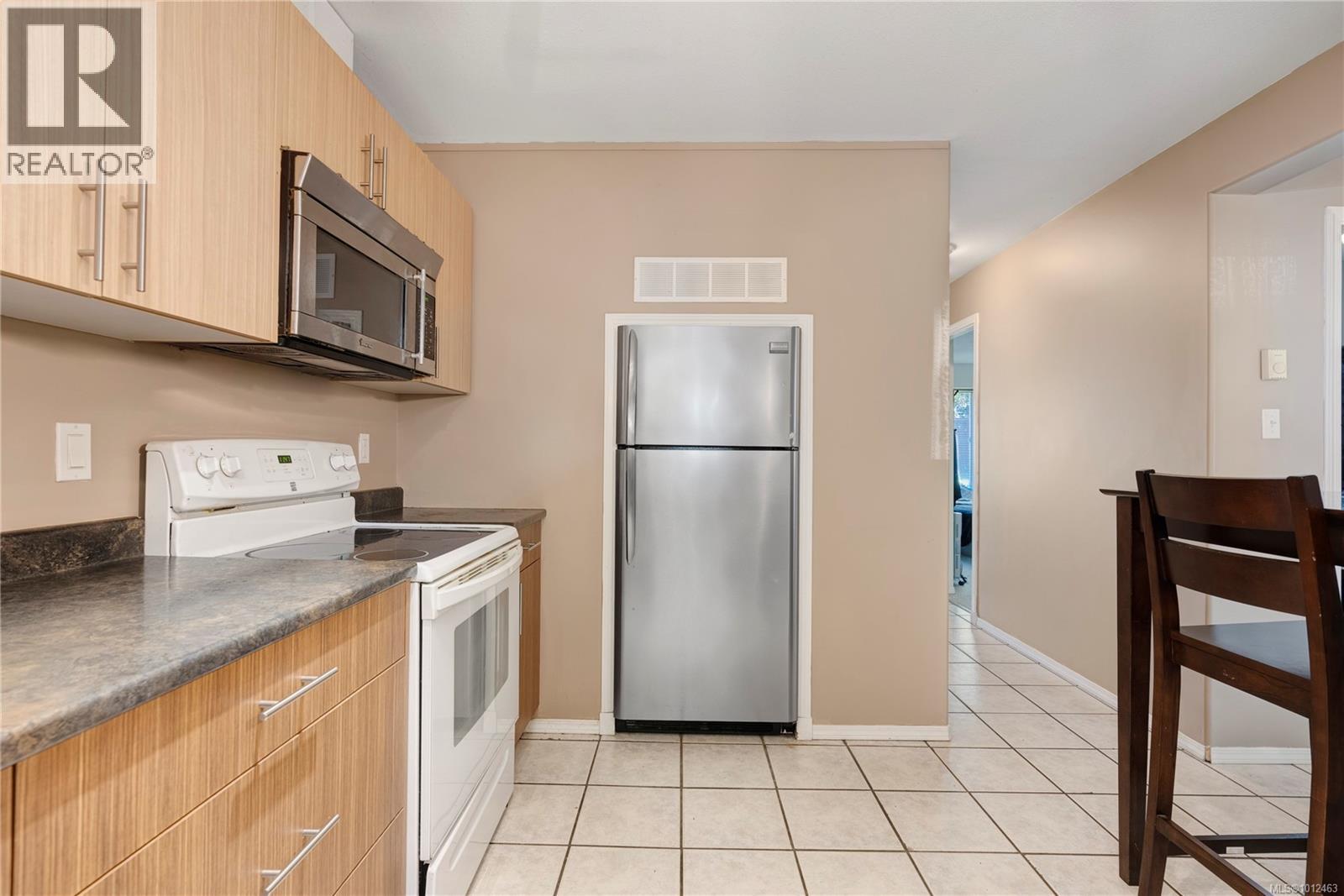 B 250 Centennial Dr, Courtenay