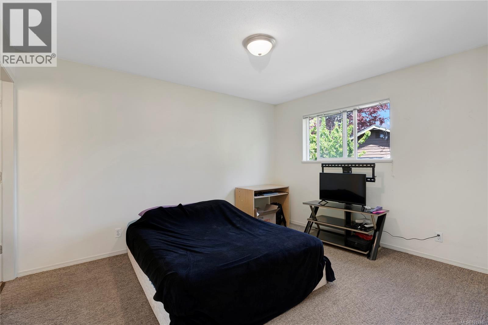 B 250 Centennial Dr, Courtenay