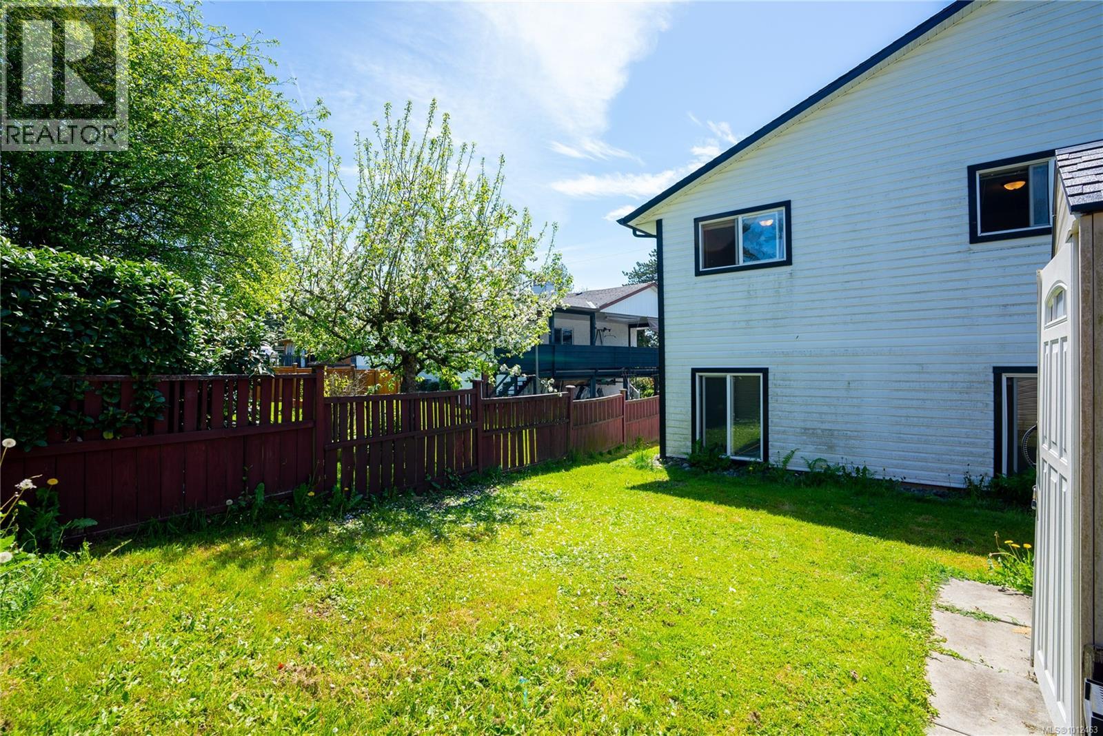 B 250 Centennial Dr, Courtenay