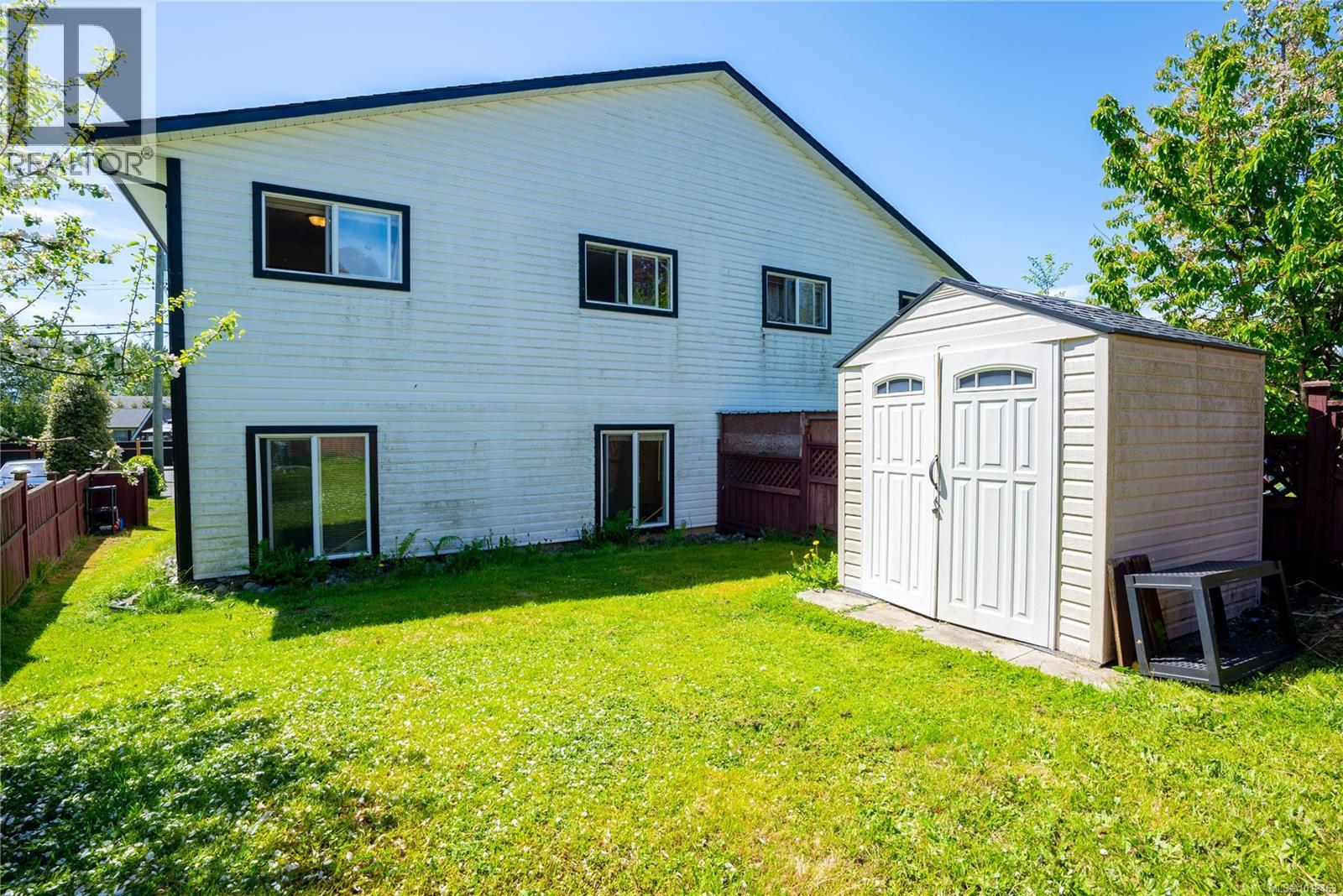 B 250 Centennial Dr, Courtenay