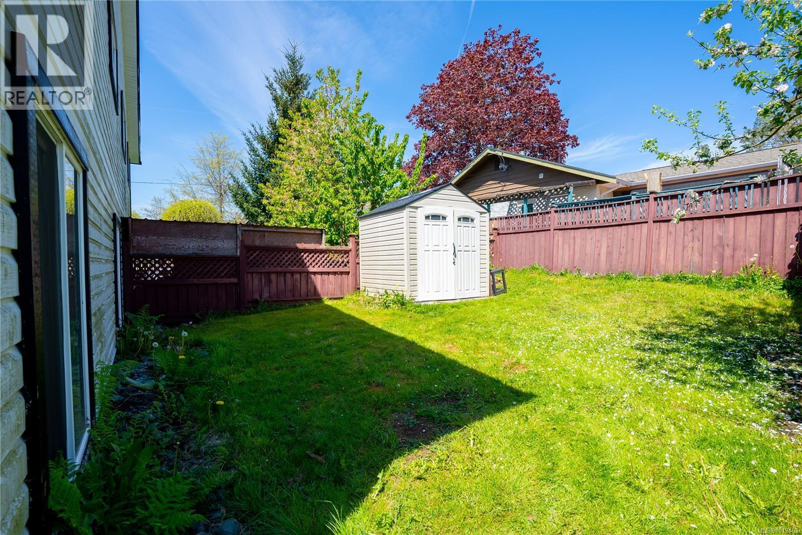 B 250 Centennial Dr, Courtenay