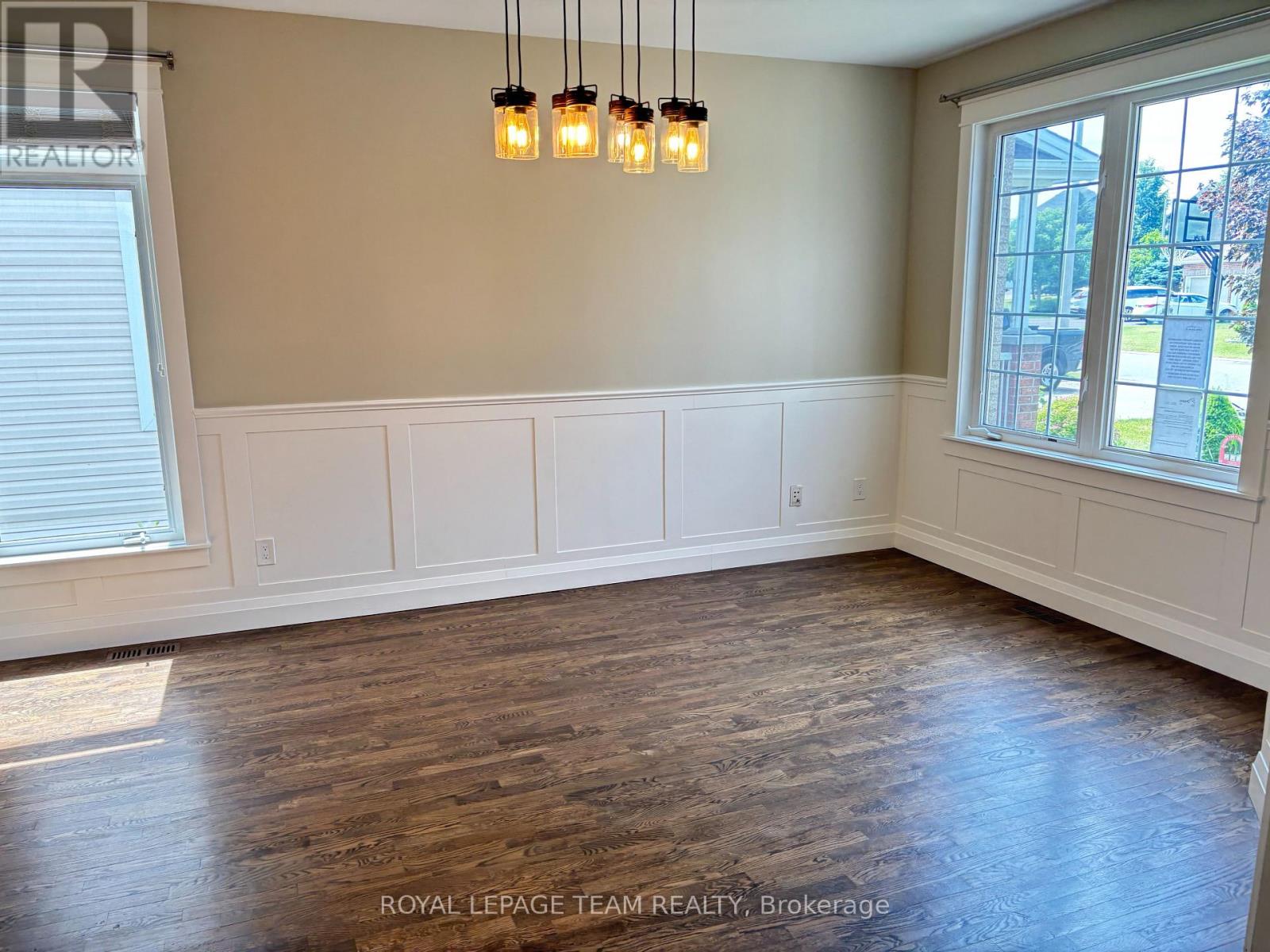 Photo 7 of 78 Friendly Crescent, Ottawa ON