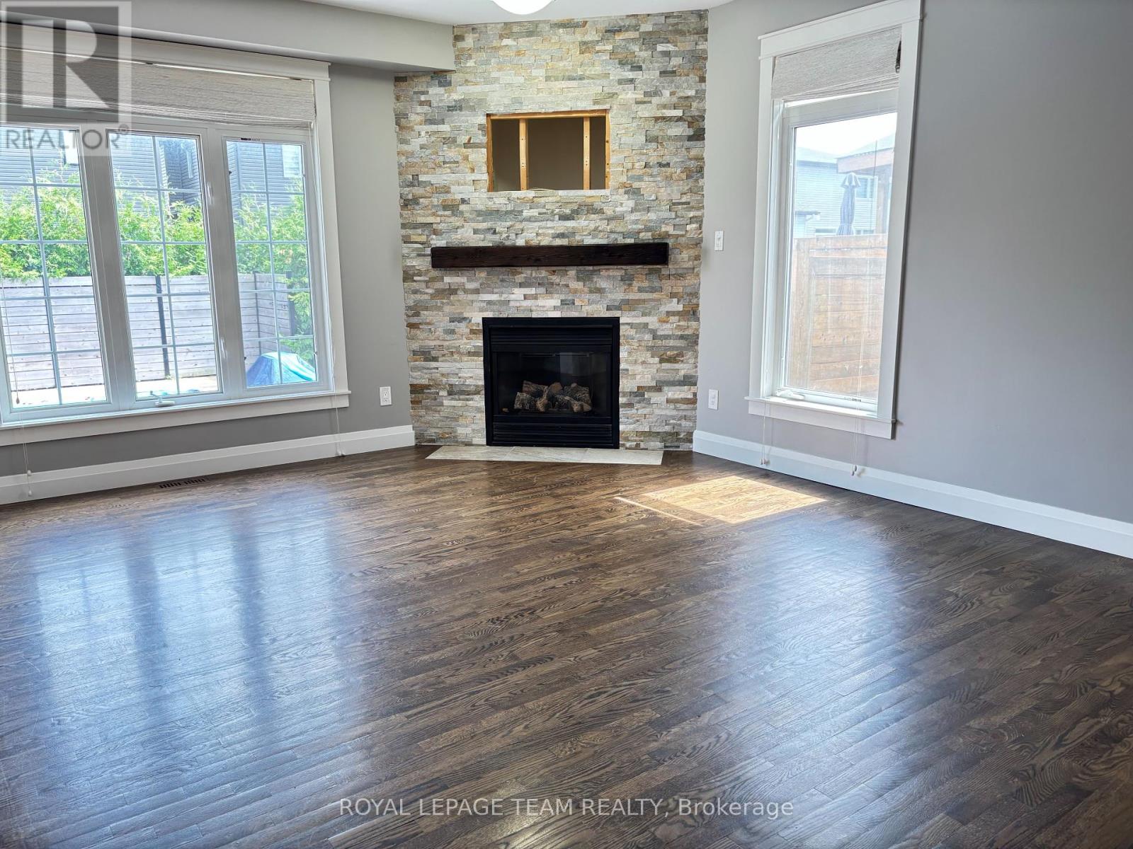 Photo 8 of 78 Friendly Crescent, Ottawa ON