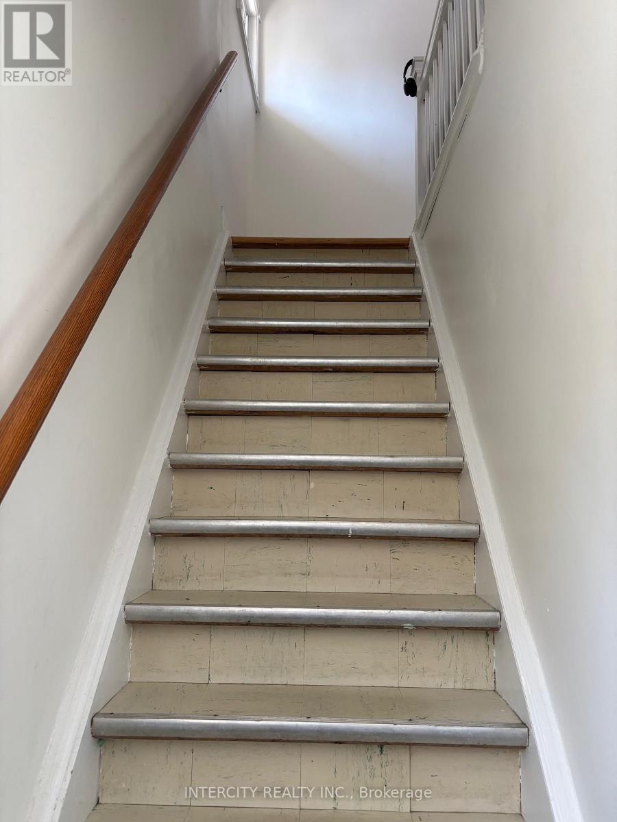 Photo 12 of 363 Andrew Street, Newmarket ON