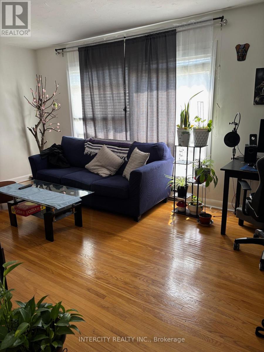 Photo 14 of 363 Andrew Street, Newmarket ON