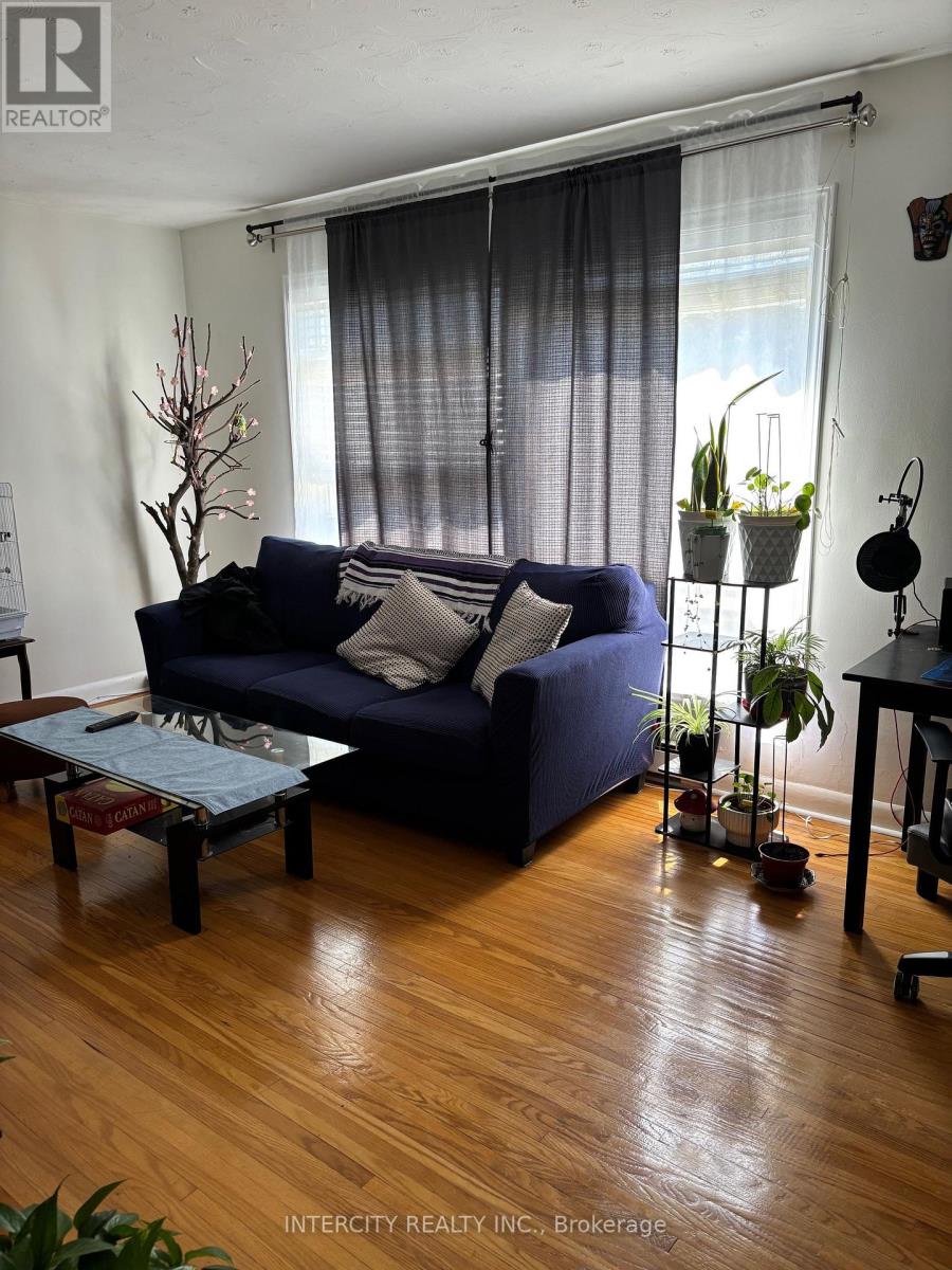 Photo 23 of 363 Andrew Street, Newmarket ON