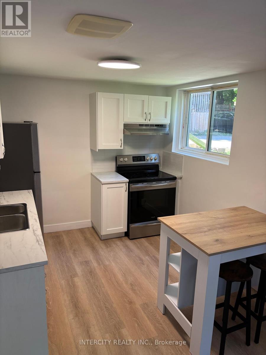 Photo 26 of 363 Andrew Street, Newmarket ON