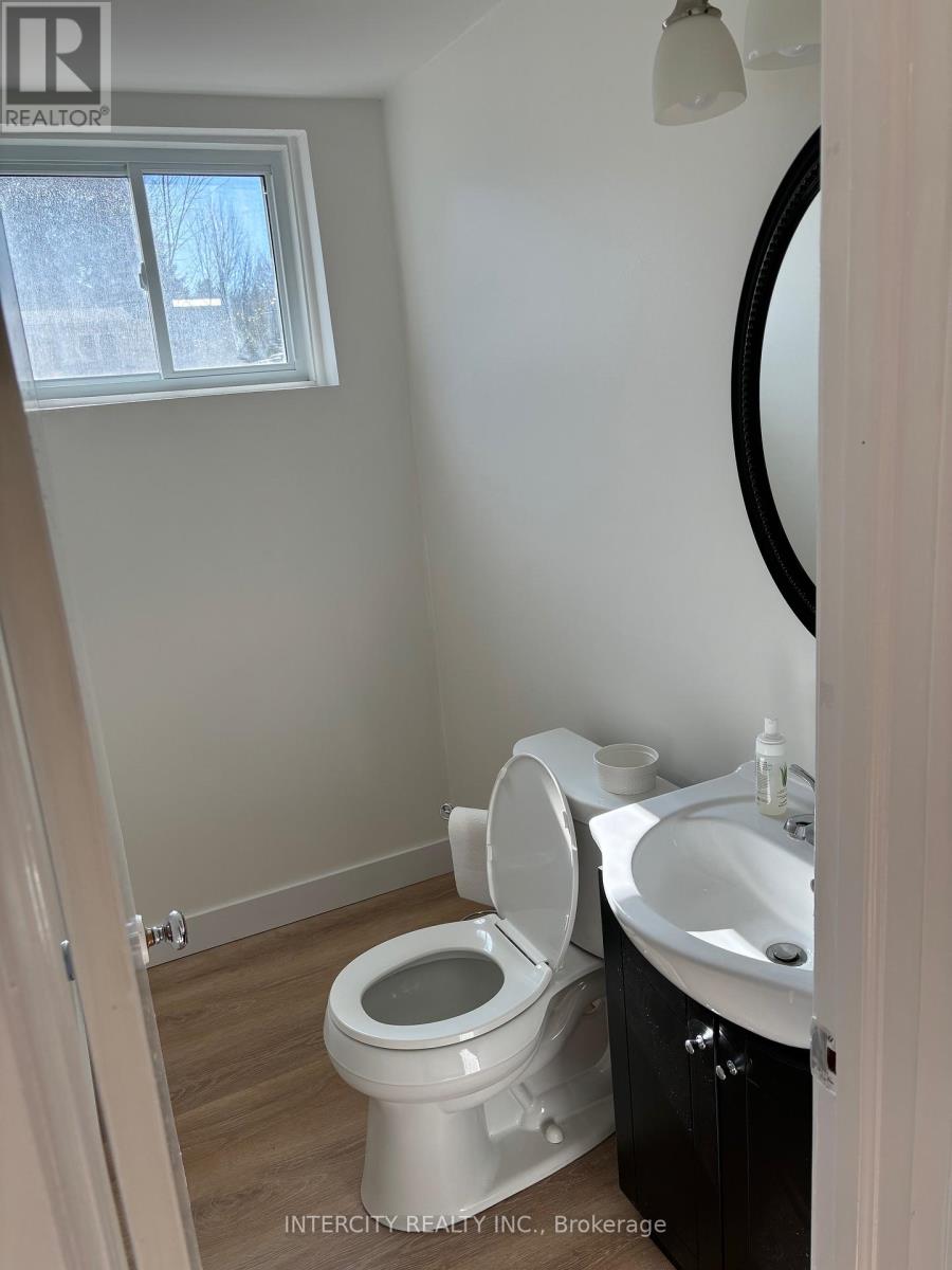 Photo 31 of 363 Andrew Street, Newmarket ON