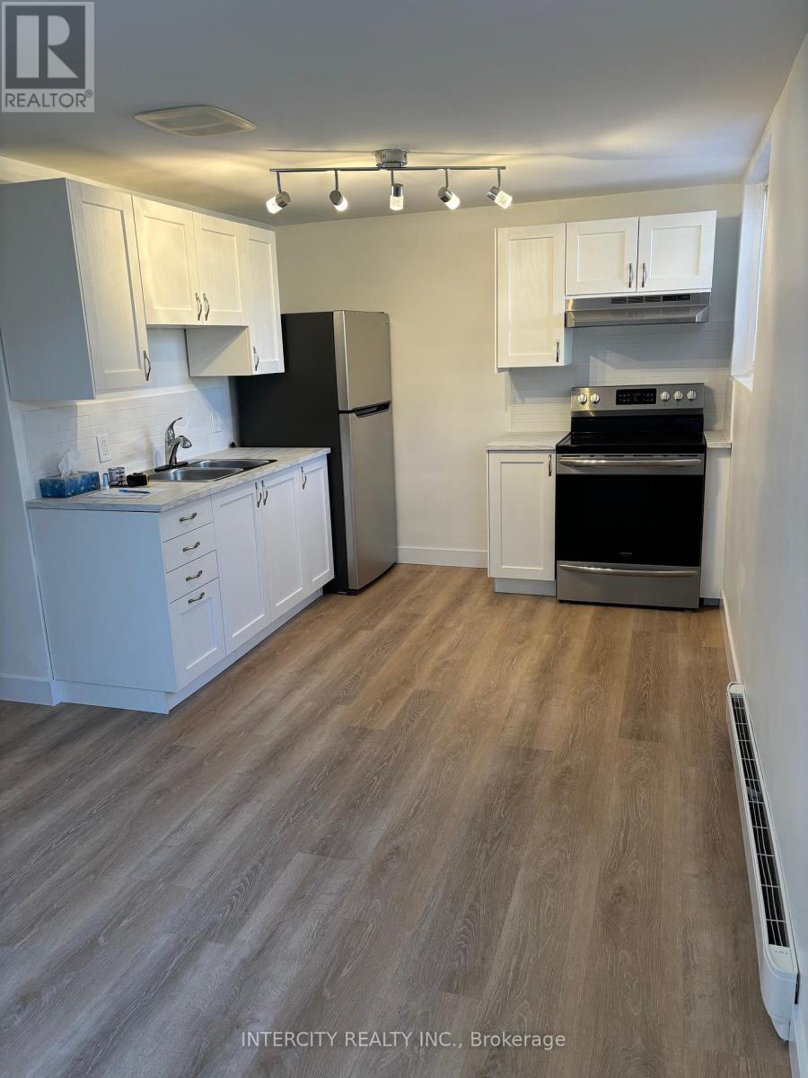 Photo 33 of 363 Andrew Street, Newmarket ON