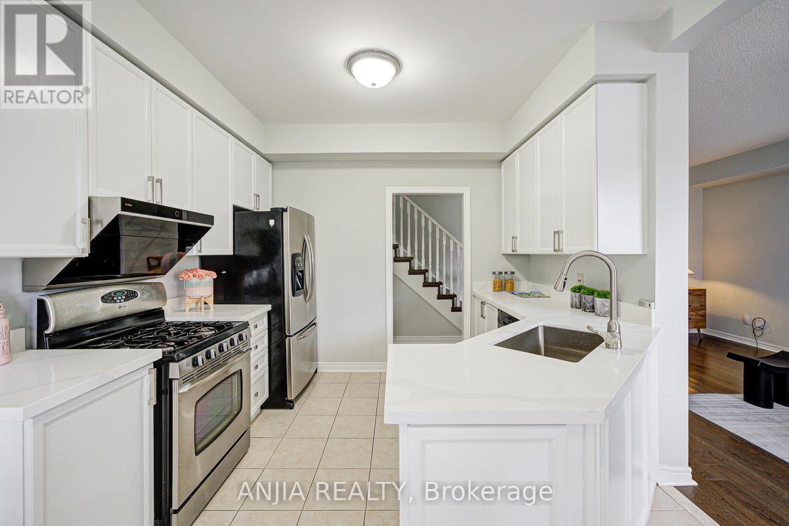 Photo 14 of 100 Charest Place, Whitby ON
