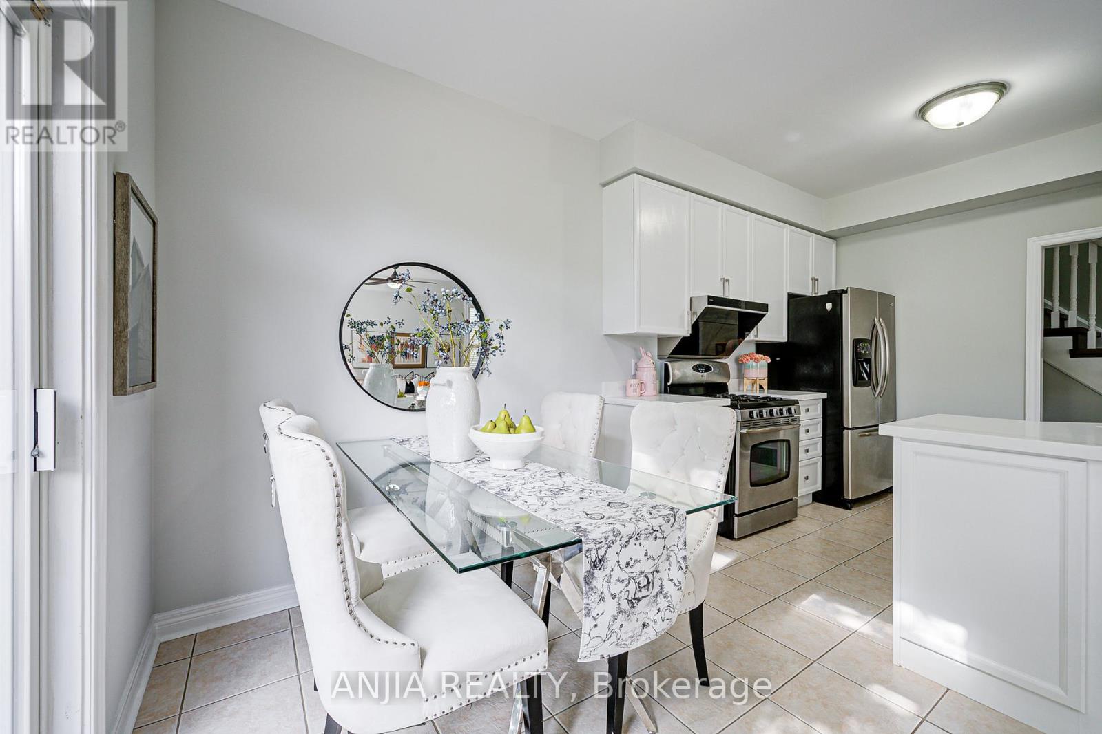 Photo 18 of 100 Charest Place, Whitby ON