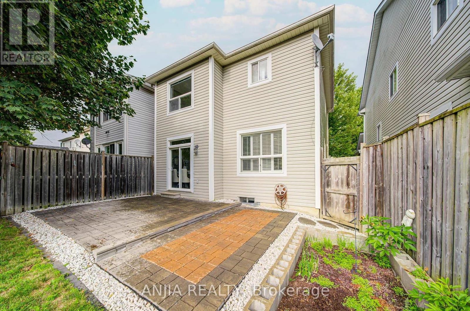Photo 21 of 100 Charest Place, Whitby ON