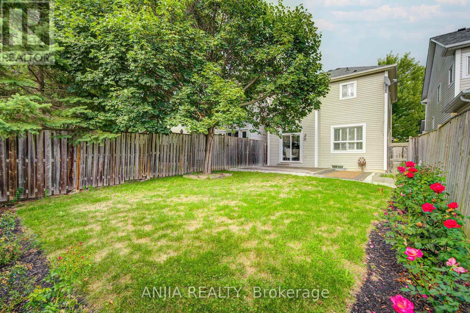 Photo 23 of 100 Charest Place, Whitby ON