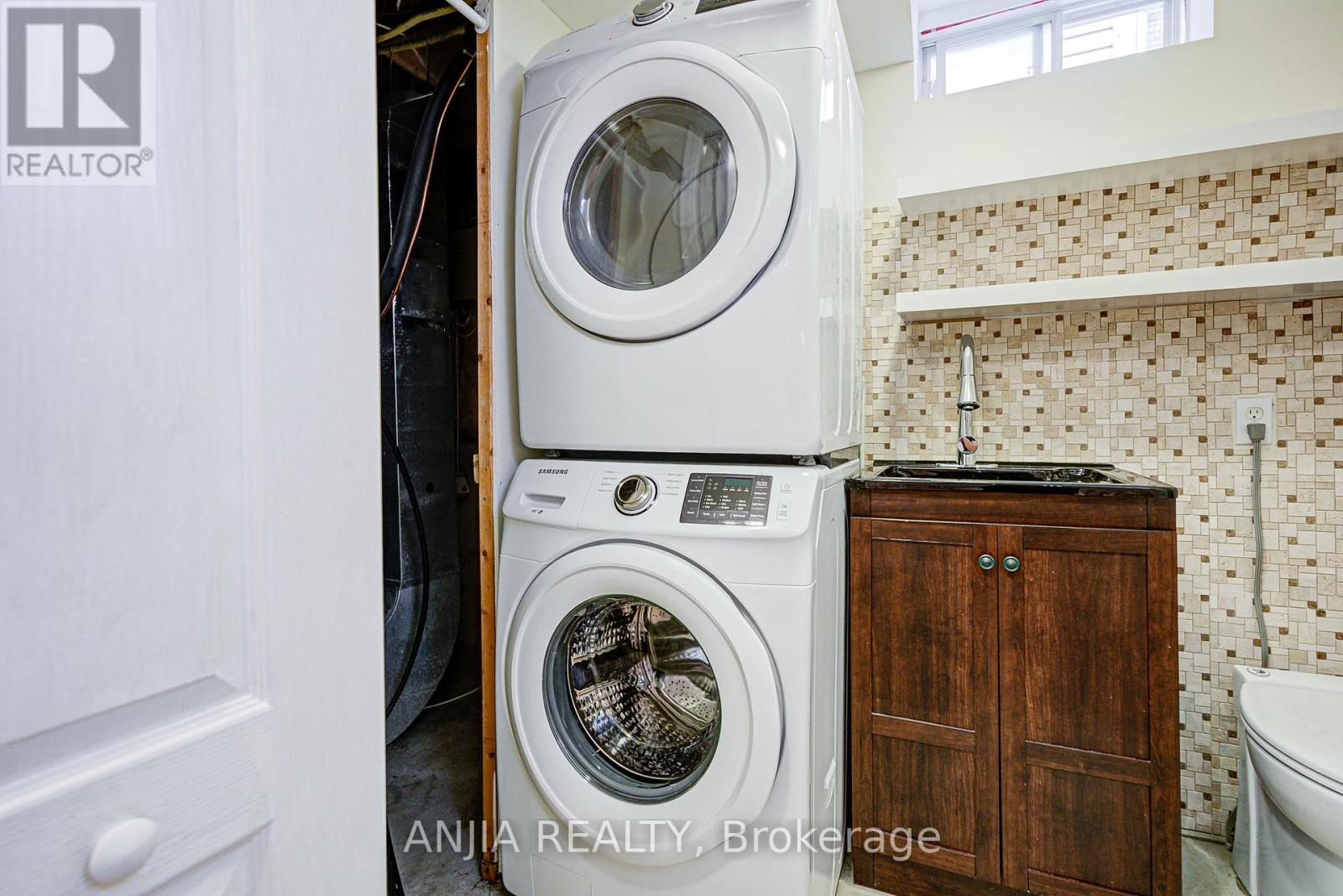 Photo 25 of 100 Charest Place, Whitby ON