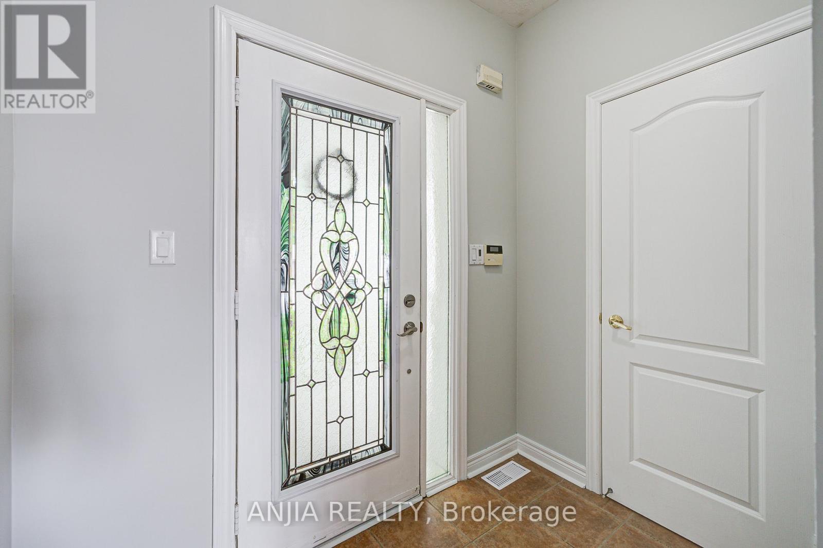 Photo 3 of 100 Charest Place, Whitby ON