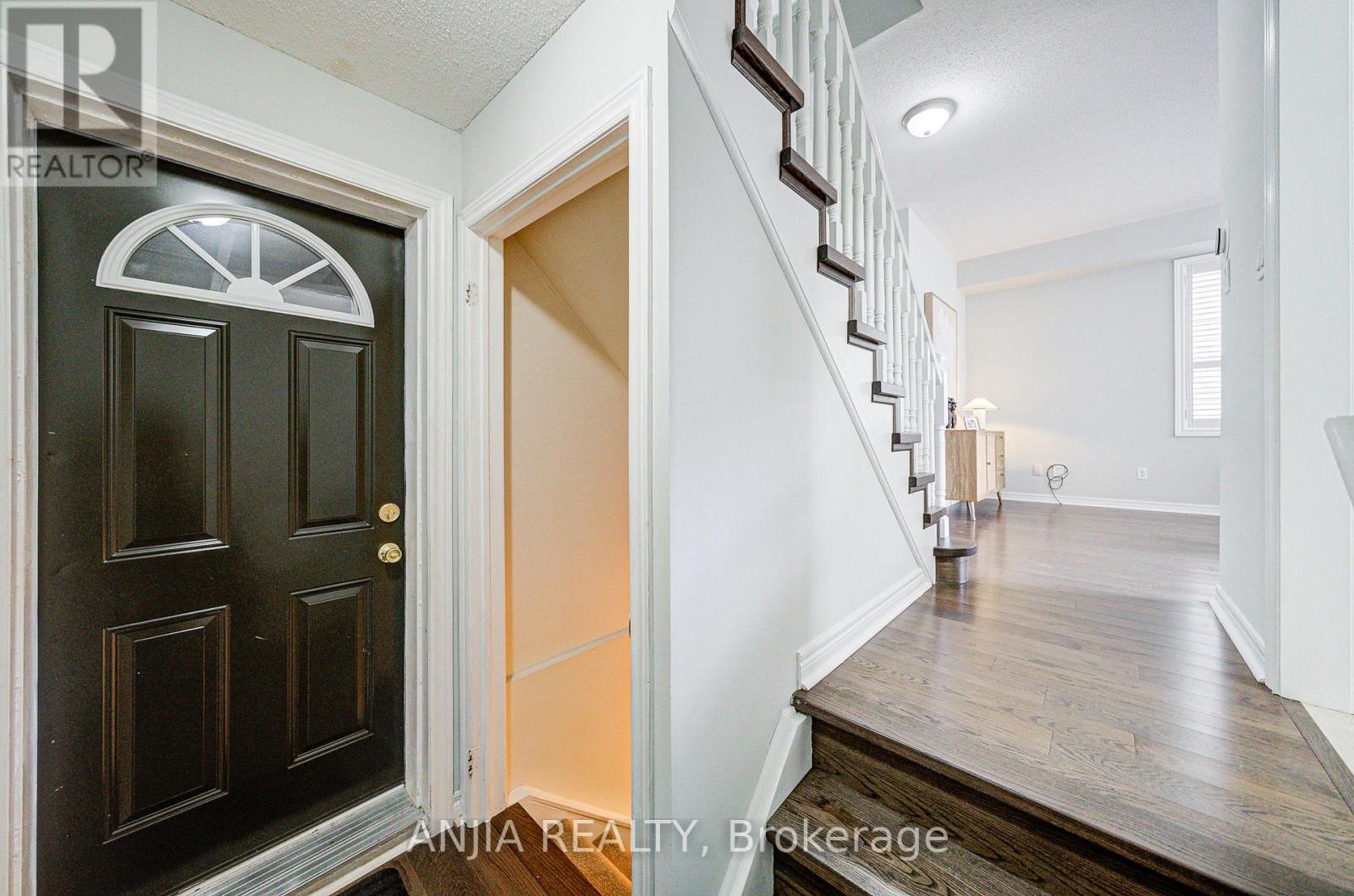 Photo 31 of 100 Charest Place, Whitby ON