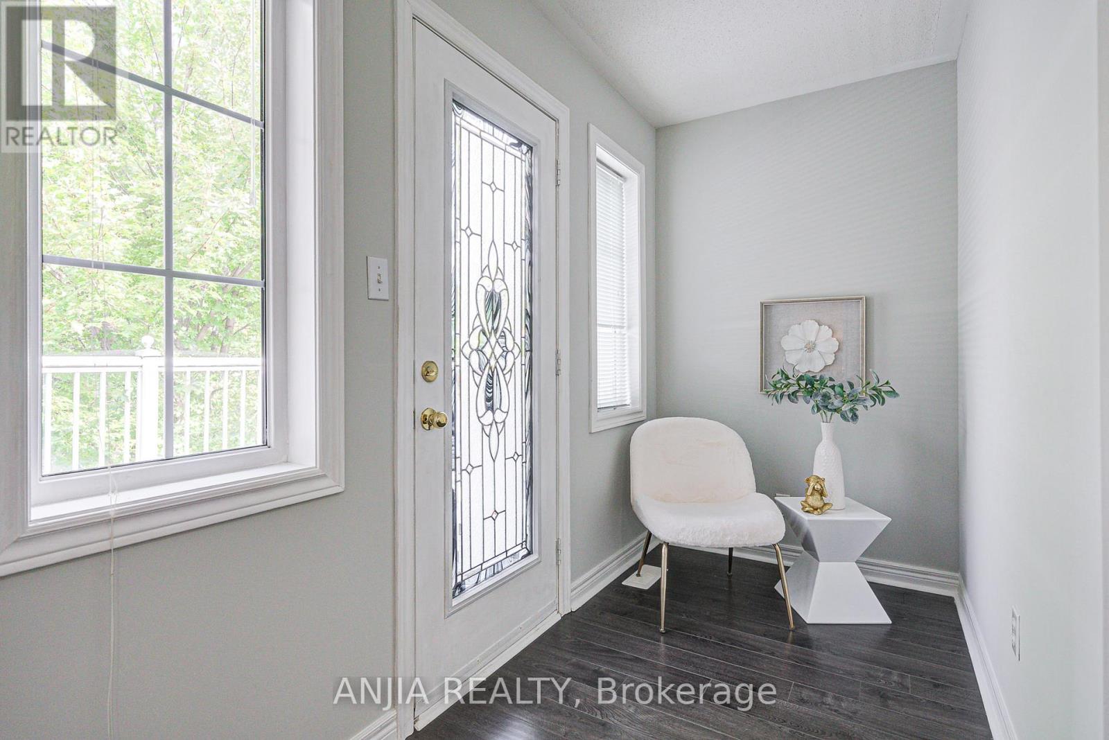 Photo 33 of 100 Charest Place, Whitby ON