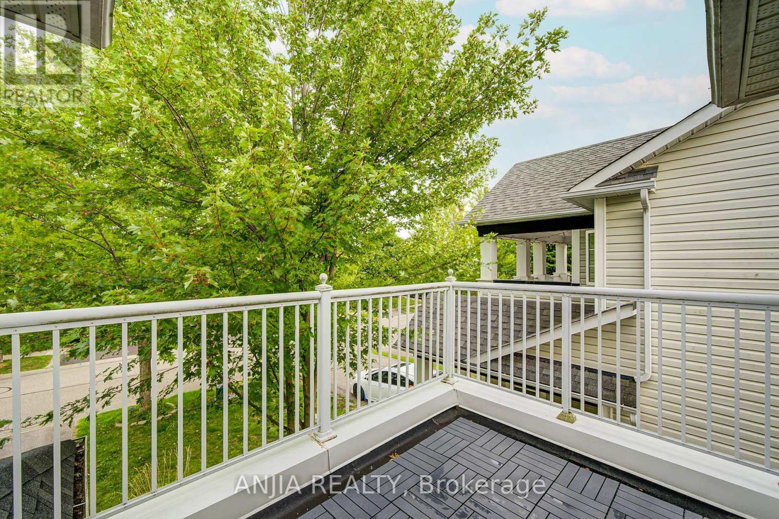 Photo 34 of 100 Charest Place, Whitby ON