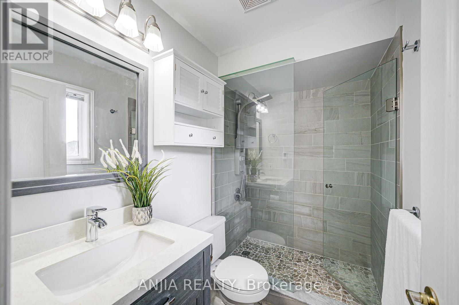 Photo 37 of 100 Charest Place, Whitby ON