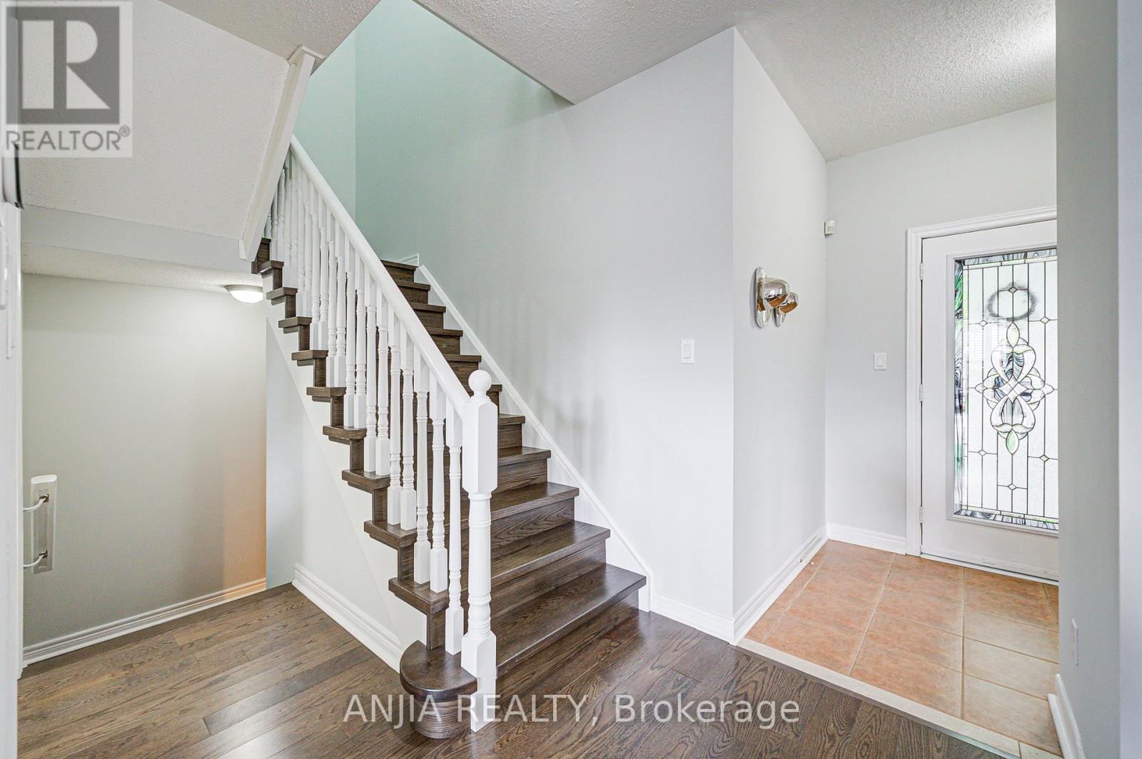 Photo 4 of 100 Charest Place, Whitby ON