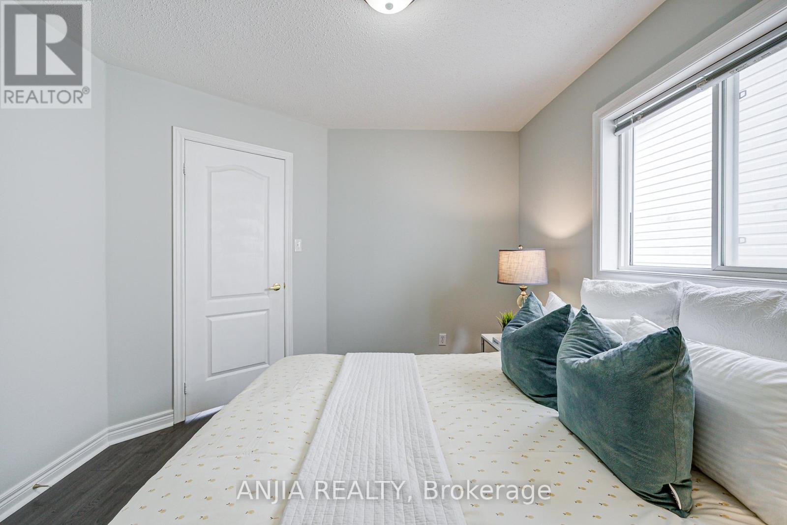Photo 44 of 100 Charest Place, Whitby ON