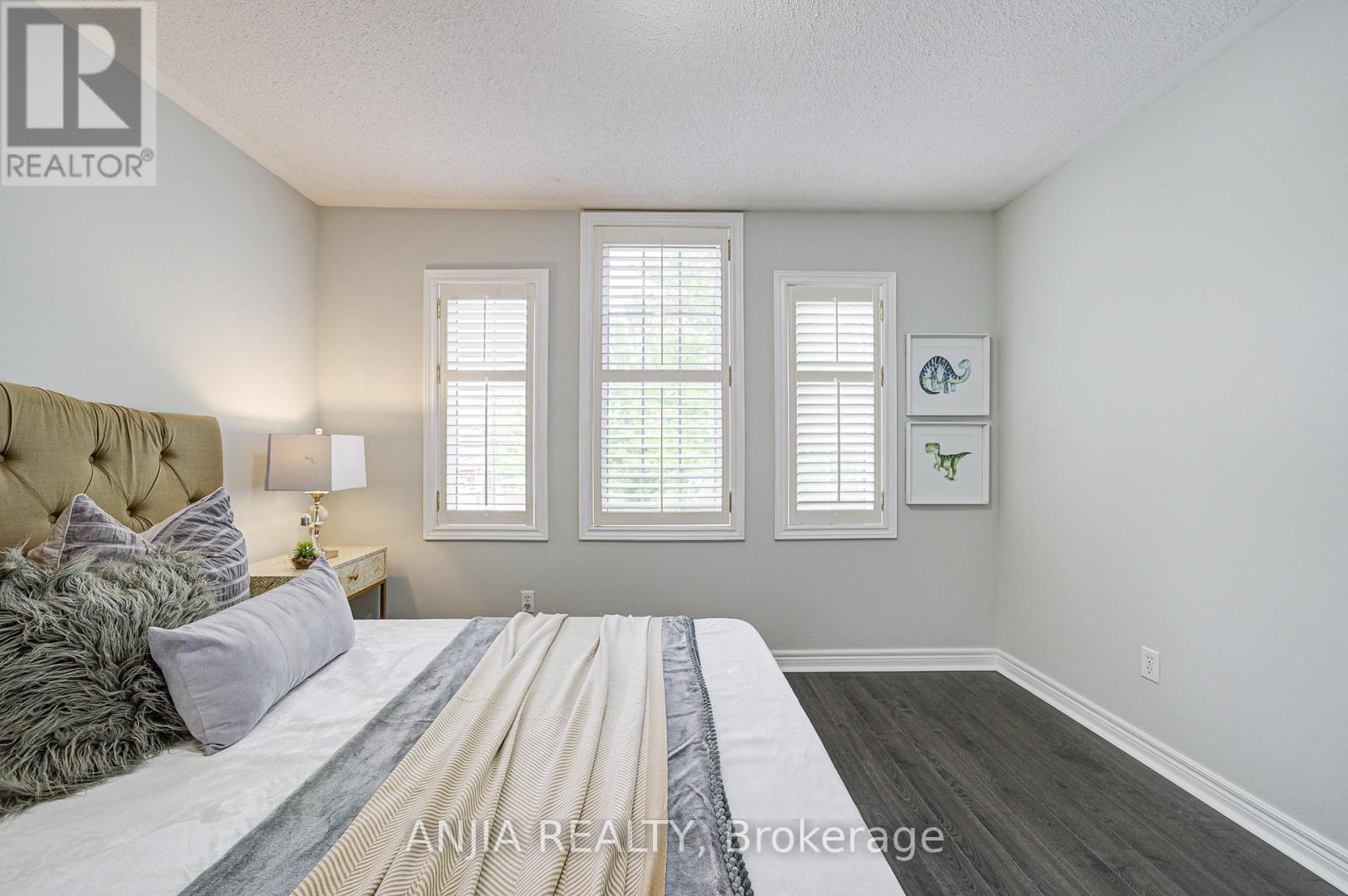 Photo 47 of 100 Charest Place, Whitby ON