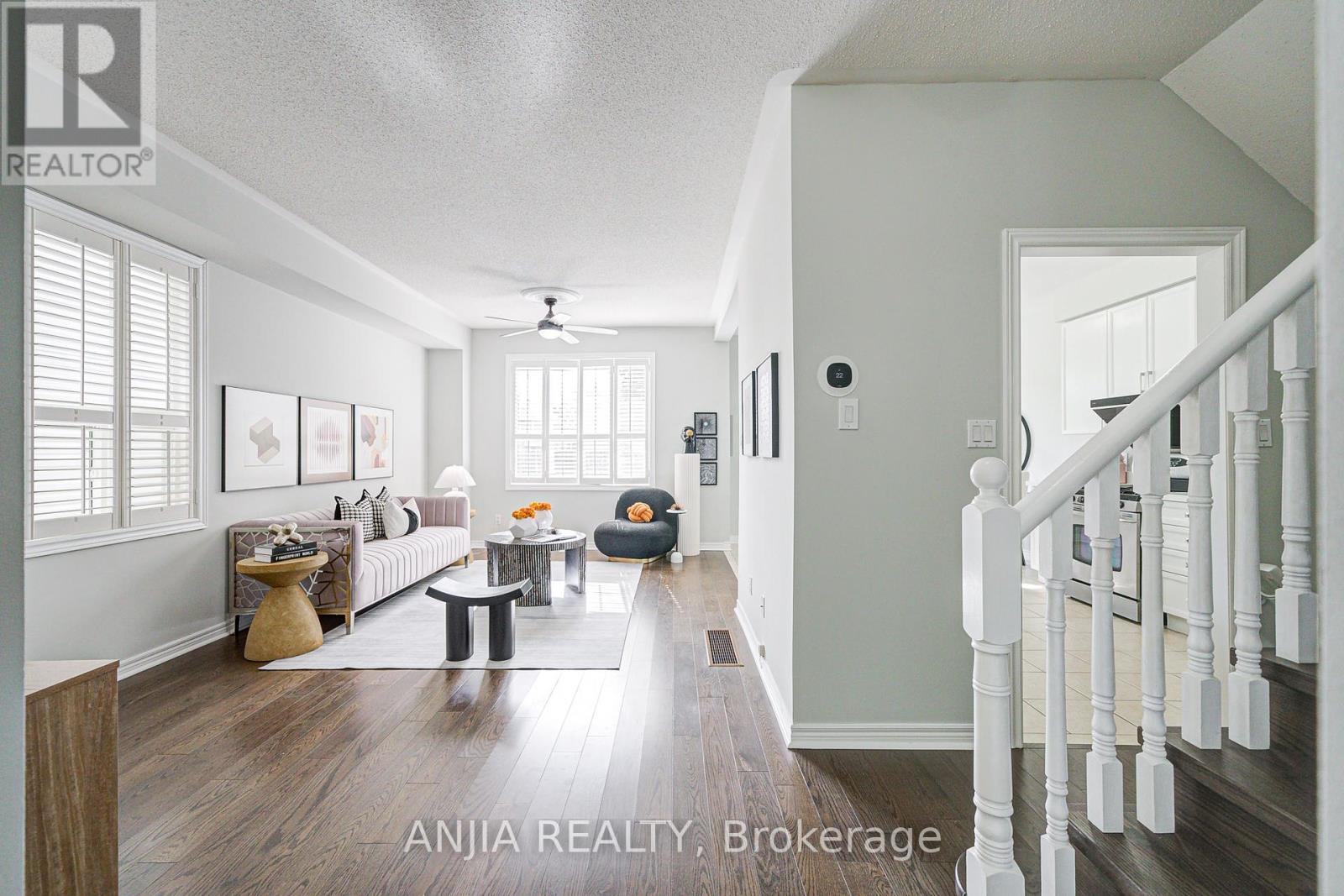 Photo 5 of 100 Charest Place, Whitby ON