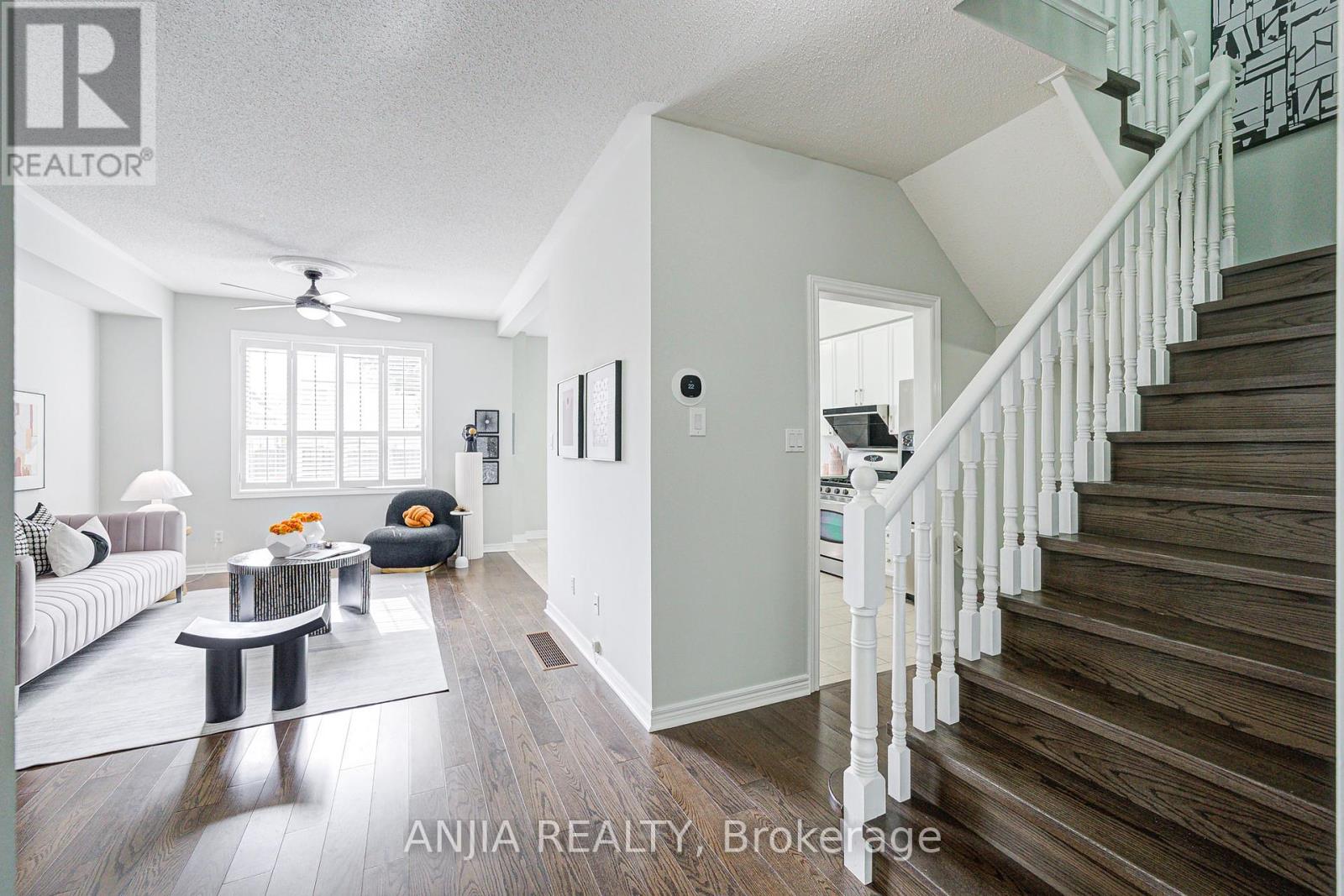 Photo 6 of 100 Charest Place, Whitby ON