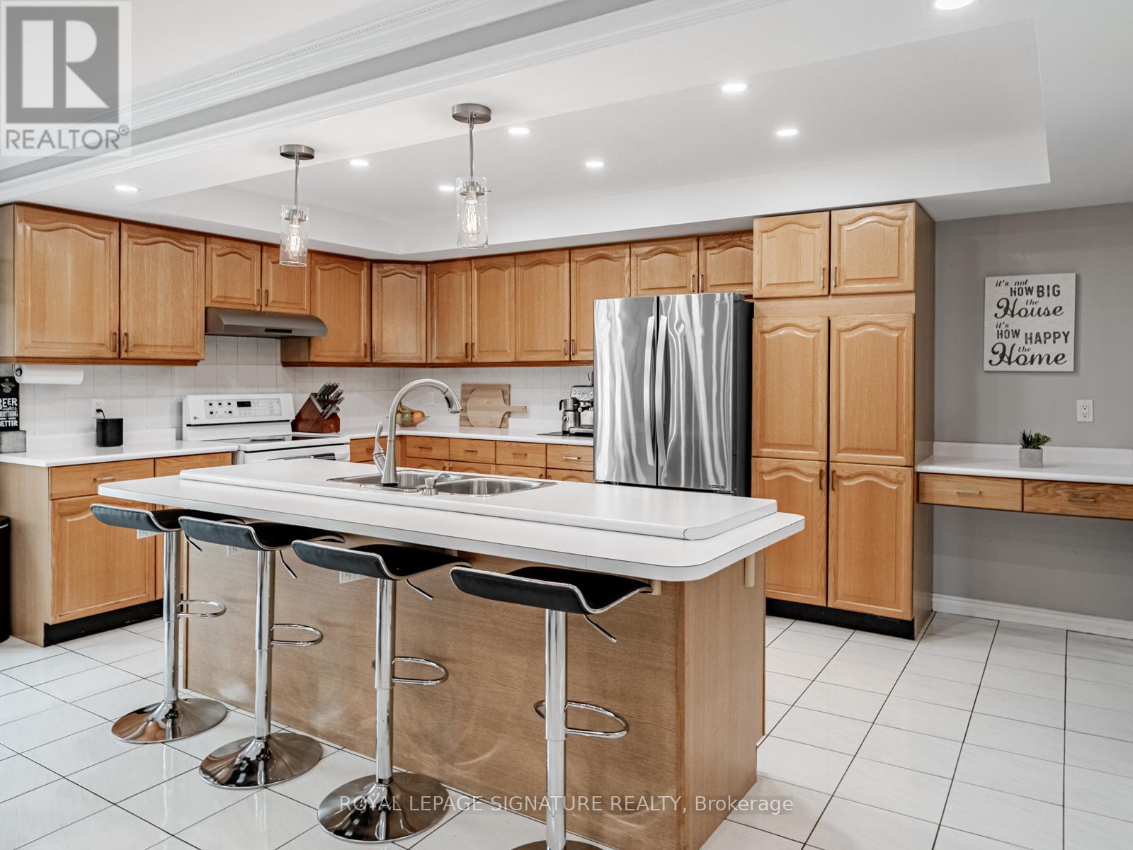 Photo 10 of 5245 Champlain Trail, Mississauga ON