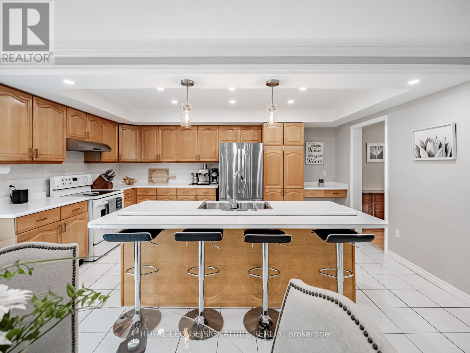 Photo 11 of 5245 Champlain Trail, Mississauga ON
