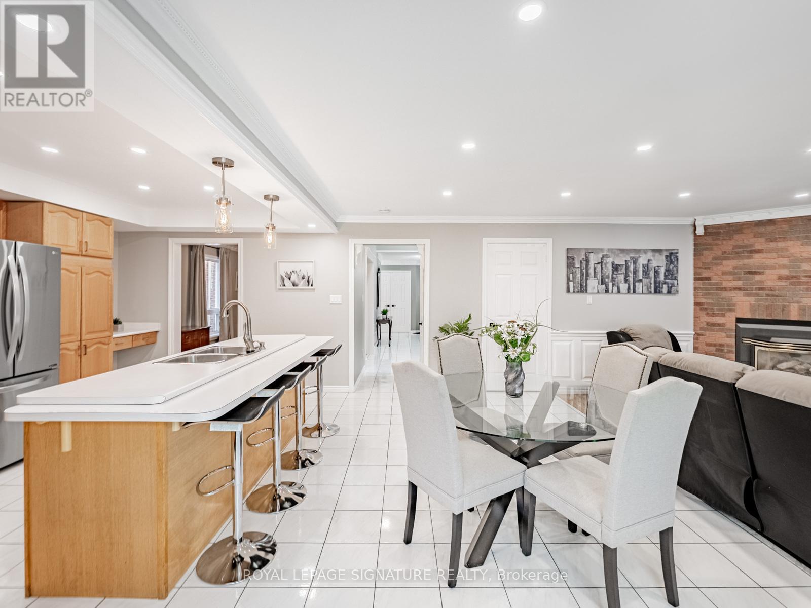 Photo 13 of 5245 Champlain Trail, Mississauga ON