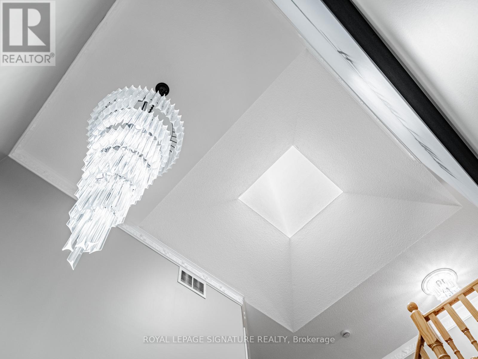 Photo 21 of 5245 Champlain Trail, Mississauga ON