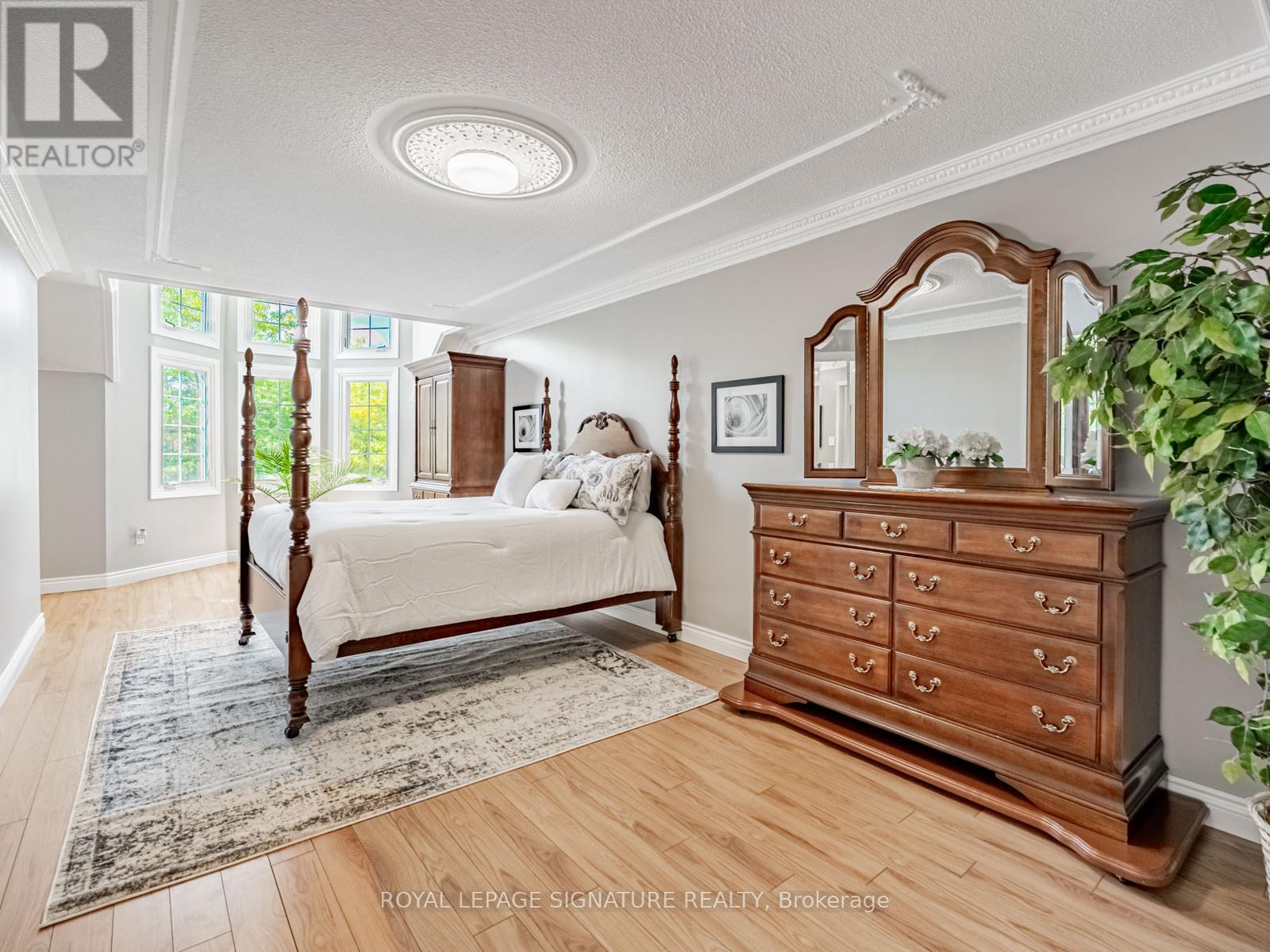 Photo 22 of 5245 Champlain Trail, Mississauga ON