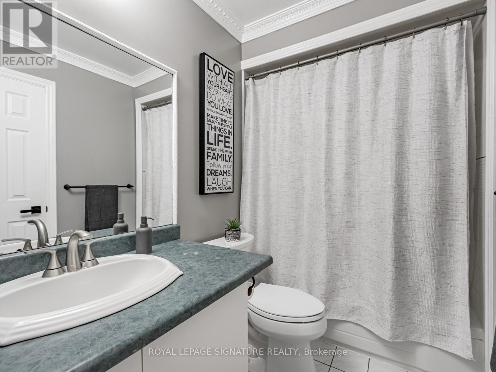 Photo 32 of 5245 Champlain Trail, Mississauga ON