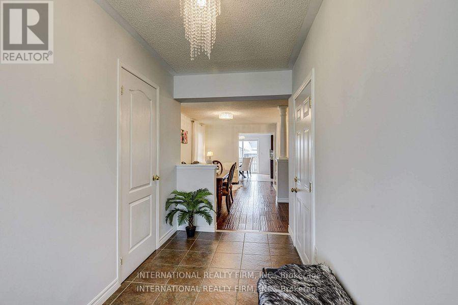 Photo 6 of 4881 Capri Crescent, Burlington ON