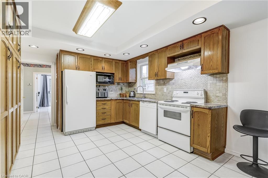 Photo 2 of 1470 Fisher Avenue, Burlington ON