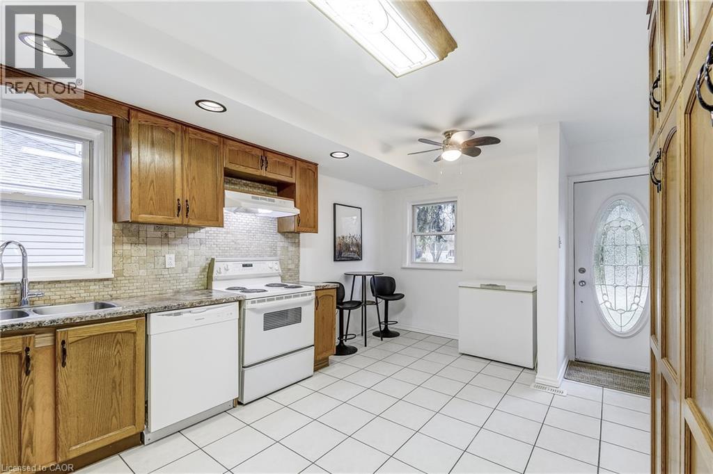 Photo 3 of 1470 Fisher Avenue, Burlington ON