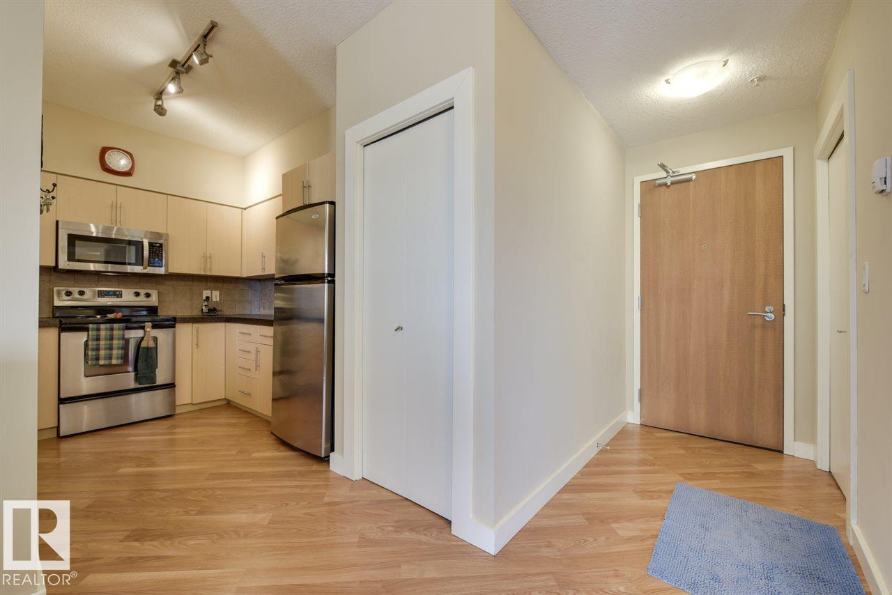 Photo 9 of 906 10136 104 St Nw, Edmonton AB