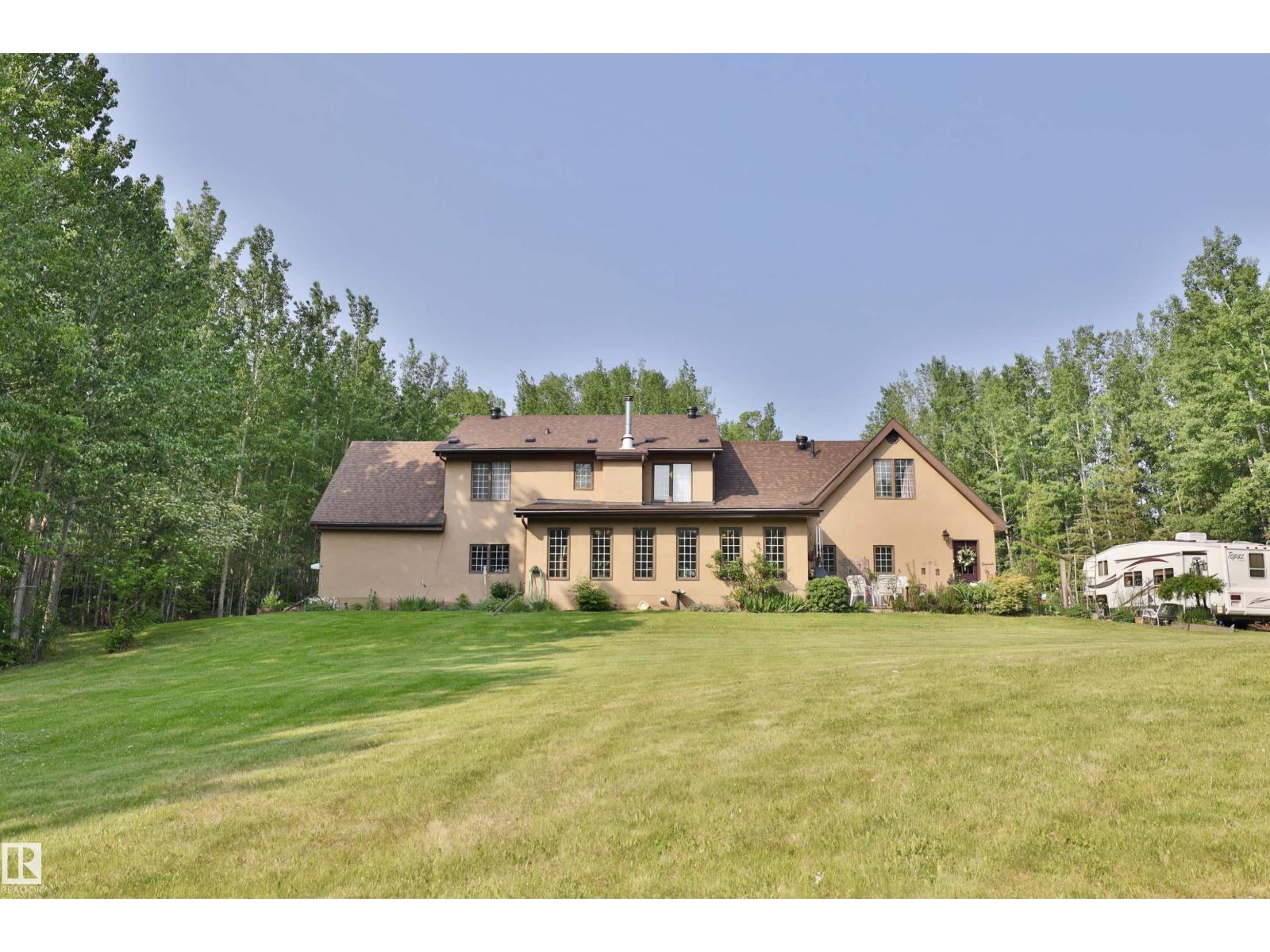 Photo 1 of 8002 45 St, Rural Wetaskiwin County AB