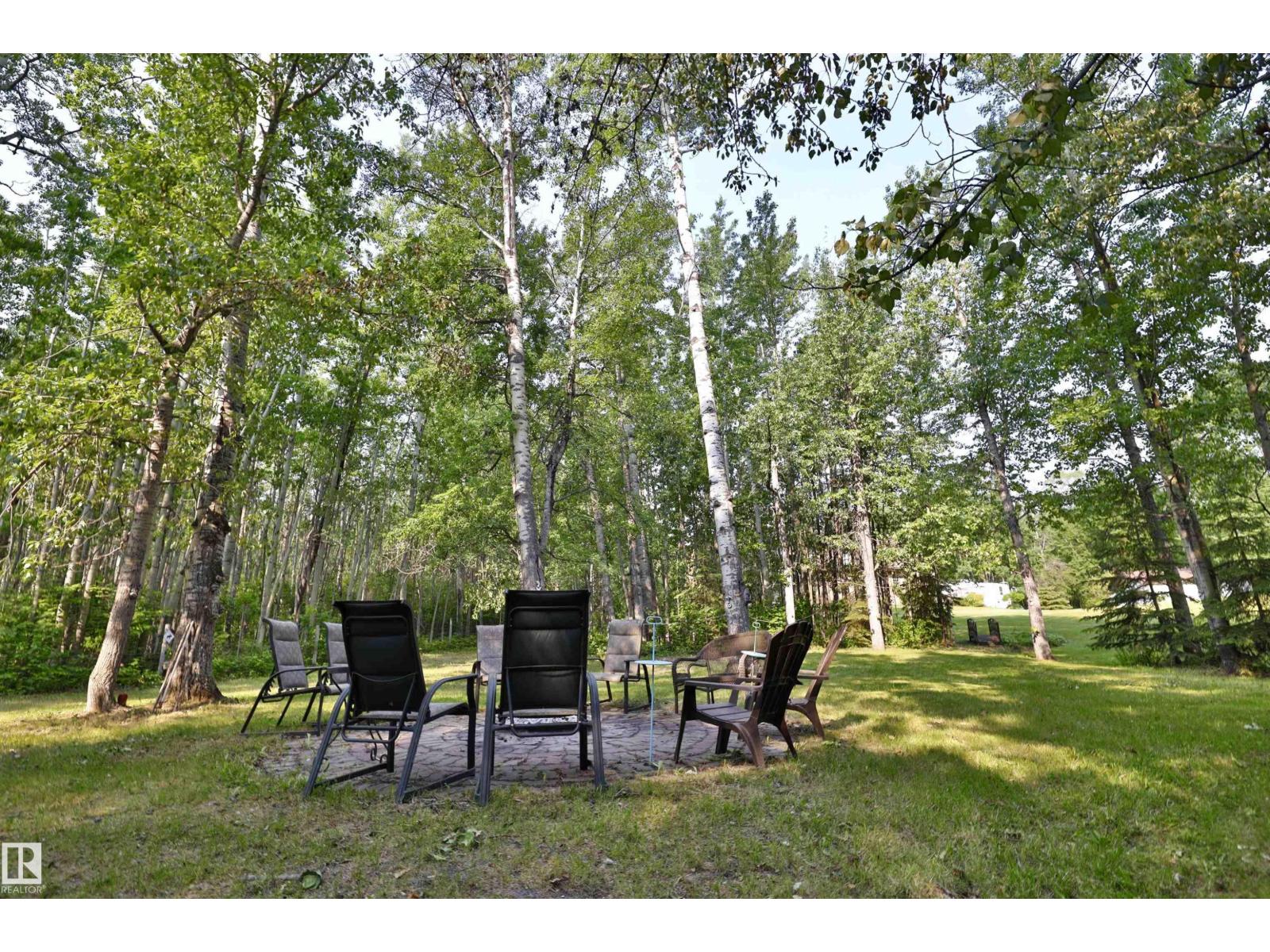 Photo 5 of 8002 45 St, Rural Wetaskiwin County AB