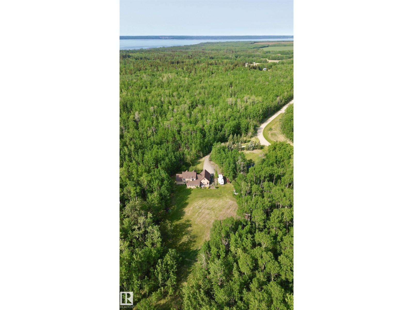 Photo 6 of 8002 45 St, Rural Wetaskiwin County AB