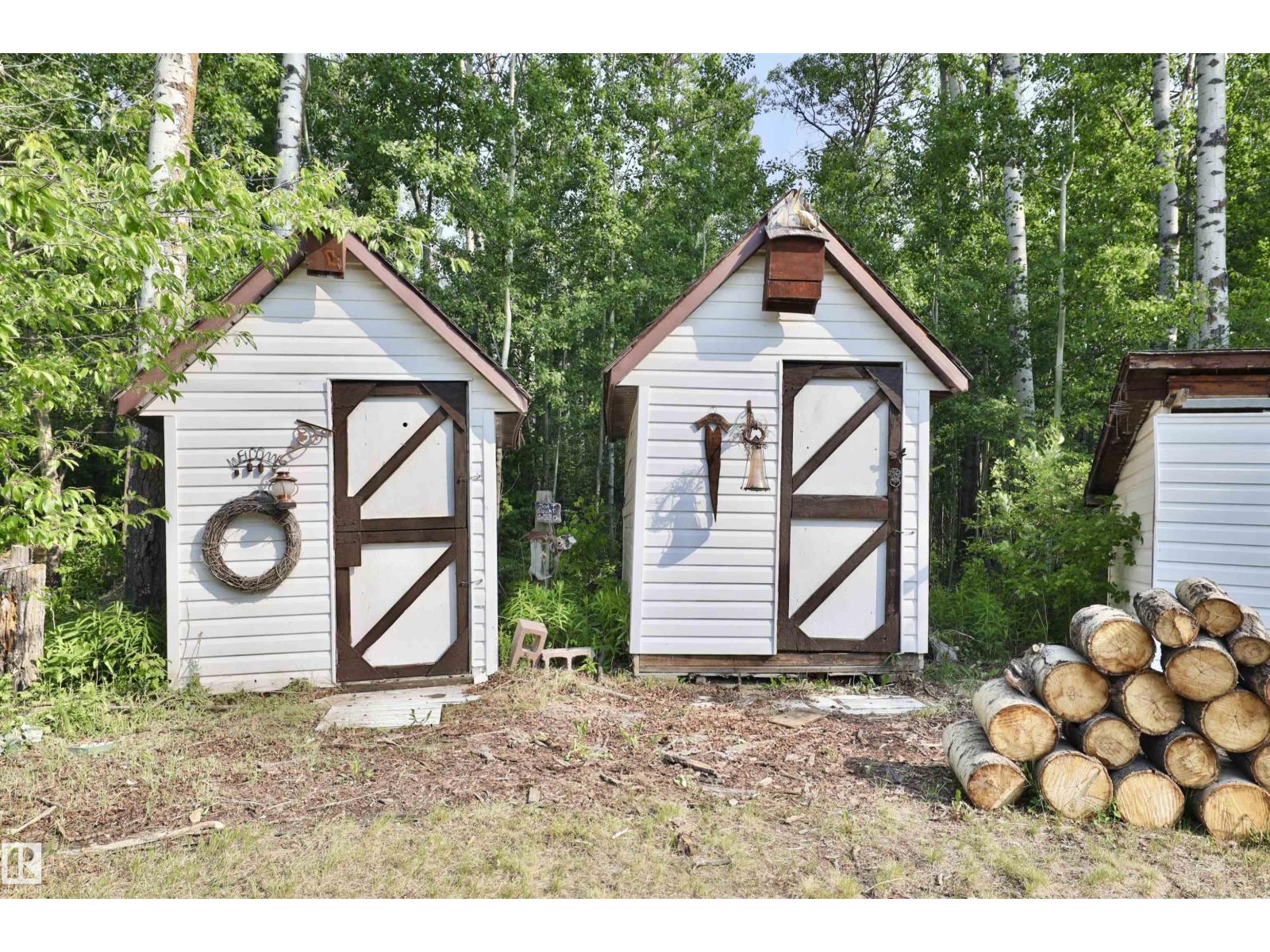 Photo 7 of 8002 45 St, Rural Wetaskiwin County AB