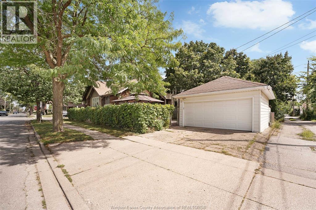 Photo 10 of 1501 Dougall Avenue, Windsor ON