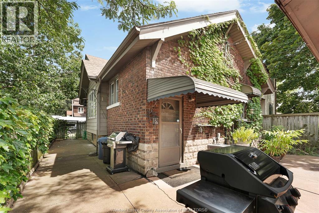 Photo 12 of 1501 Dougall Avenue, Windsor ON